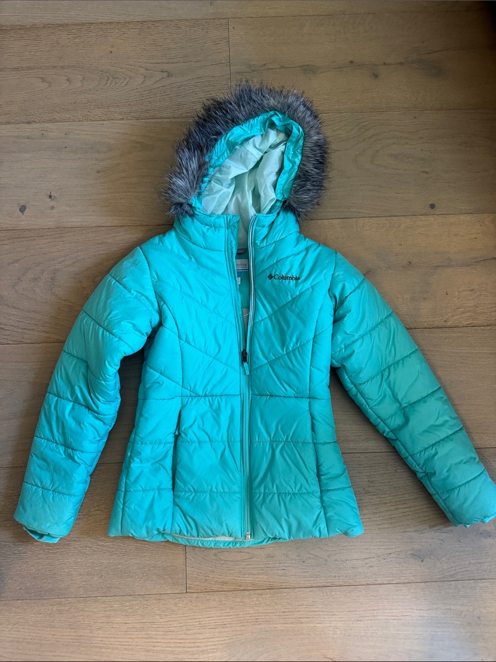 Columbia Girls' Teal Aqua Puffer Jacket with Faux Fur (trim removable) hood.